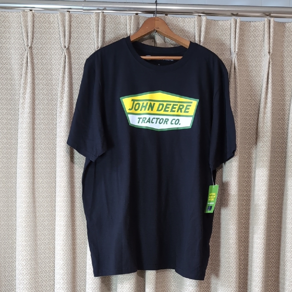 NWT Men's Size XL John Deere Graphic Tee " John Deere Tractor Co"